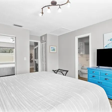 Spanish Villa Suite 52 - Damage Free & Across The Street From White Sand Beaches Of Indian Rocks Beach! Clearwater Beach Exterior photo