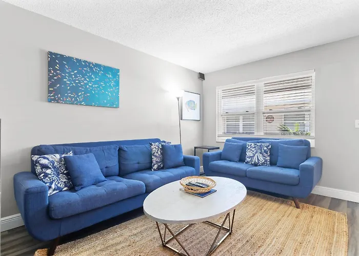 Spanish Villa Suite 52 - Damage Free & Across The Street From White Sand Beaches Of Indian Rocks Beach!