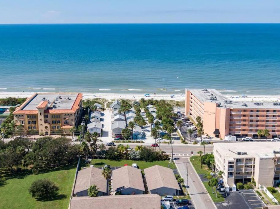 Spanish 52 - Damage Free & Across The Street From White Beaches Of Indian Rocks Beach! Apartment *