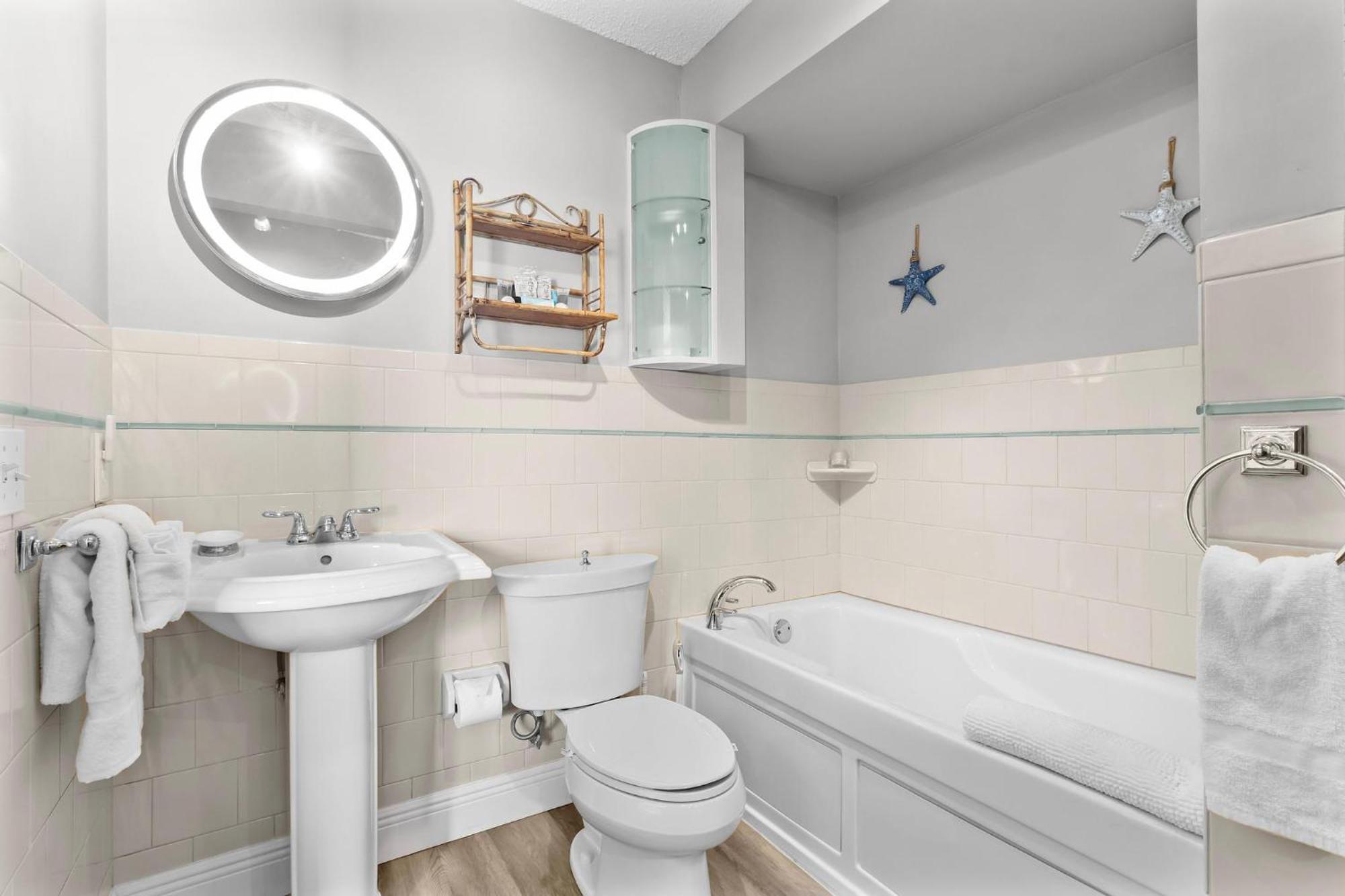 Spanish 52 - Damage Free & Across The Street From White Beaches Of Indian Rocks Beach!