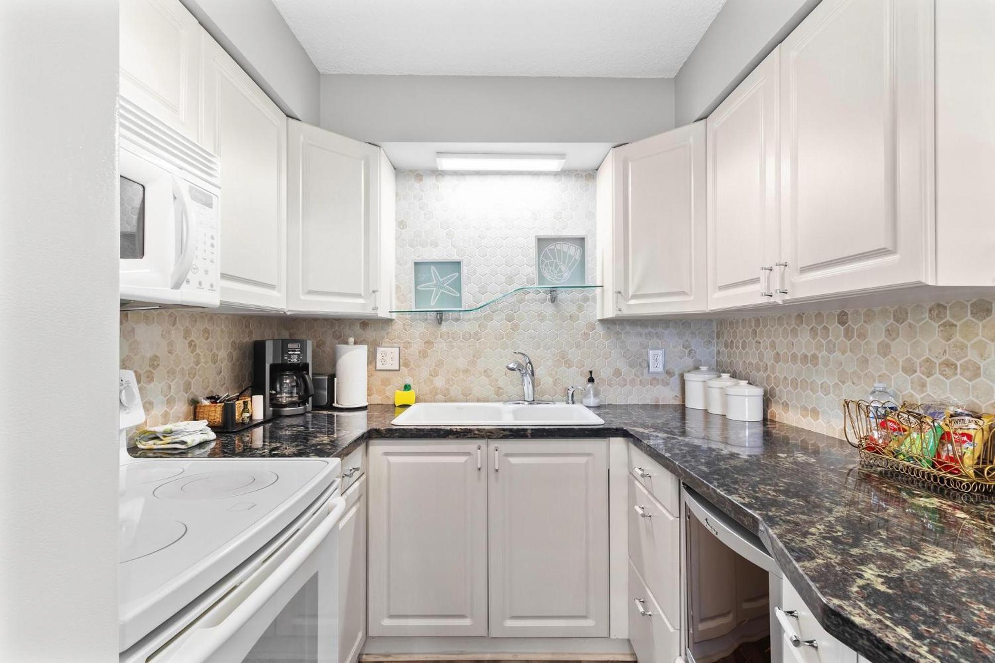 Spanish 52 - Damage Free & Across The Street From White Beaches Of Indian Rocks Beach!
